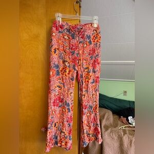Like New Billabong Red and Blue Floral Pants
